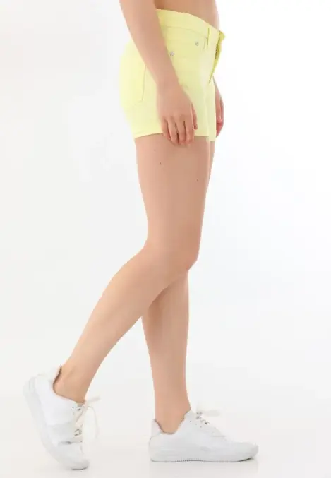 Blugi scurți damă de vară – elastici, mulați, cu buzunare la spate-galben Engros